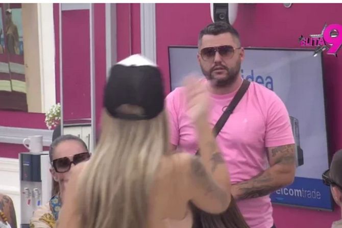 Aneli jeca u suzama Aneli jeca u suzama