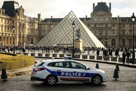 Muzej Luvr pljačka lopovi Pariz