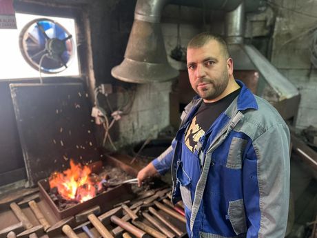 Mladi kovač iz Radaljeva, Vladimir Pantelić, kovač Mladi kovač iz Radaljeva, Vladimir Pantelić, kovač