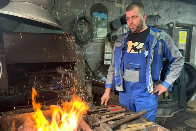 Mladi kovač iz Radaljeva, Vladimir Pantelić, kovač Mladi kovač iz Radaljeva, Vladimir Pantelić, kovač