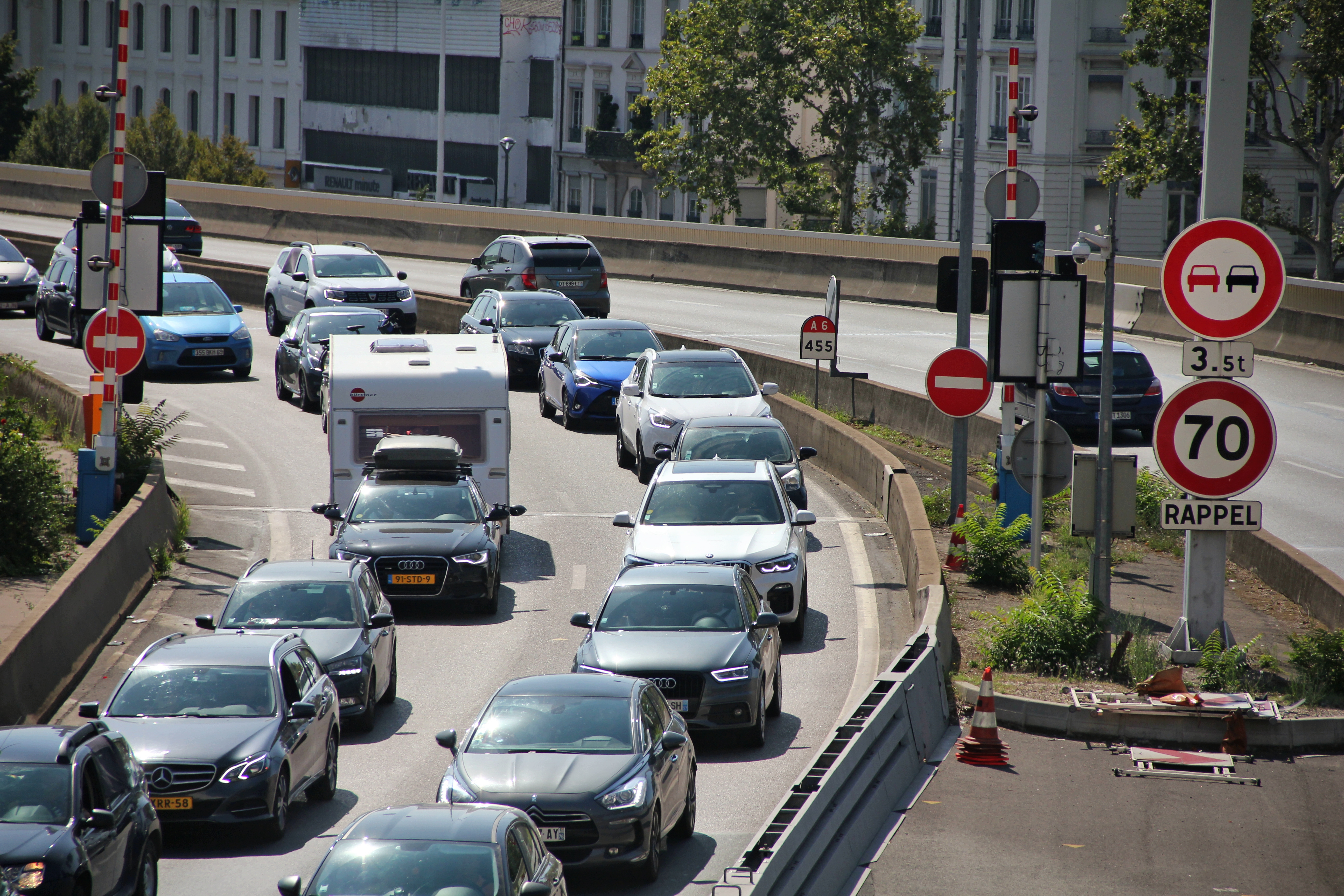 Evropsku zemlju potresa skandal decenije: Čak milion automobila na putevima ima lažne registarske tablice!