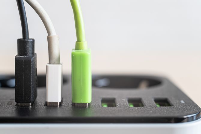 Različite boje USB portova