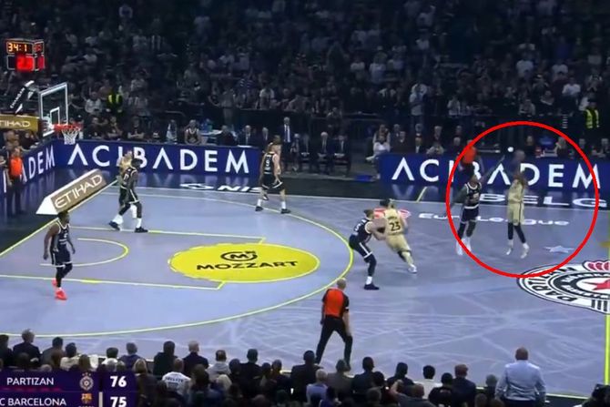 Vil Klajburn, trojka, KK Partizan - KK Barselona