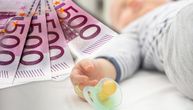 Roditelji prodali bebu za 7.000 €, za taj novac kupili automobil: Policija ih traži, uhapšen i muškarac (47)