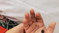 Beba je zamalo nastradala zbog punjača za telefon: Majka sada šalje upozorenje svim roditeljima