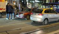 Užas na Banovom Brdu! Devojka (20) pretrčavala ulicu, pa oborena na pešačkom prelazu: U vozilu bilo dvoje dece