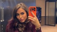 Bivša Dačićeva snajka provocira u ultra miniću: Mreže gore zbog nje, u ruci drži skoro 2.000 evra