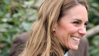 Kejt Midlton zablistala u jakni koju je nosila kraljica Elizabeta: Ali uz suknju koja je sada glavni trend
