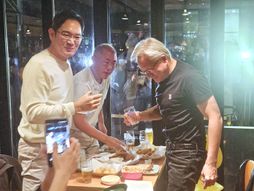 Beer meeting Nvidia CEO Jensen Huang (R), Samsung Electronics Chairman Lee Jae-yong (L) and Hyundai Motor Group Executive Chair Chung Euisun