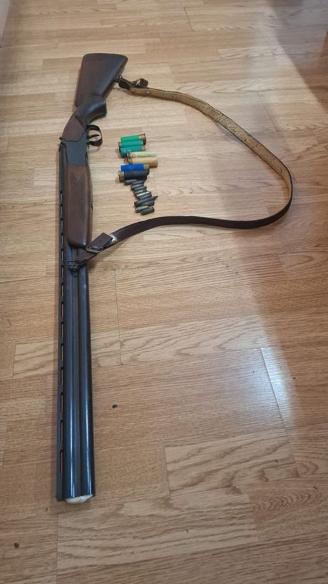 krađa, puška, crna gora krađa, puška, crna gora