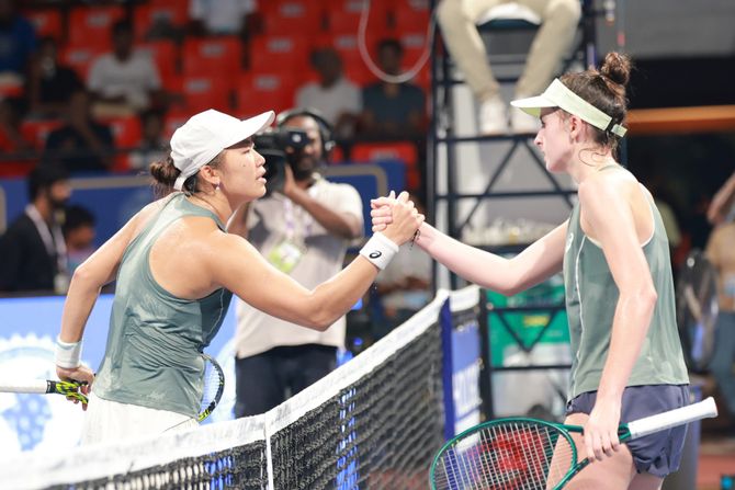 Džanis Tjen i Mia Pohankova Džanis Tjen i Mia Pohankova