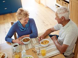 stariji ljudi, doručak