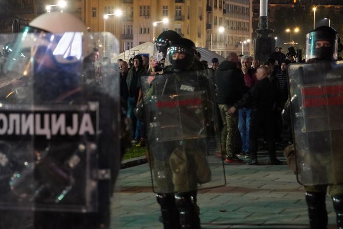 Skupština okupljanje , tenzije