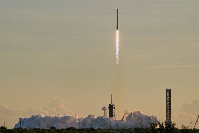 falcon 9, satelit