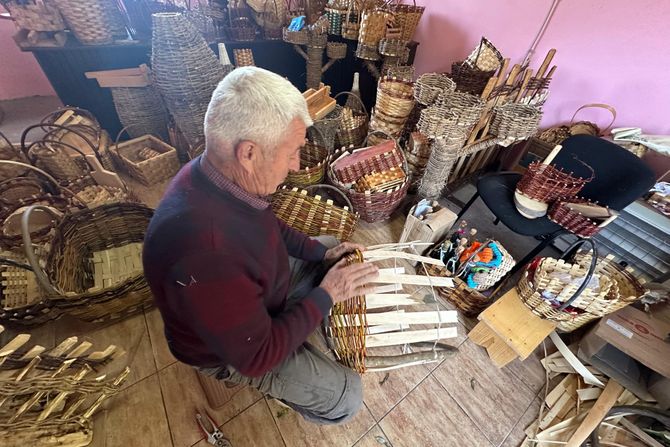 Milan Pavić, Gorjani, Užice, korpe od pruća