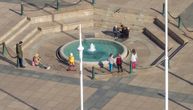 Voda u glavnoj fontani u Zagrebu iznenada osvanula u CRVENOJ BOJI: Nikome nije jasno šta se dogodilo!