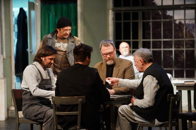 Predstava Let iznad kukavičjeg gnezda