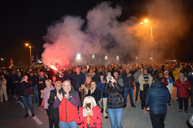 Srbi koji pešače sa KiM stigli do Barajeva Kosovo Barajevo