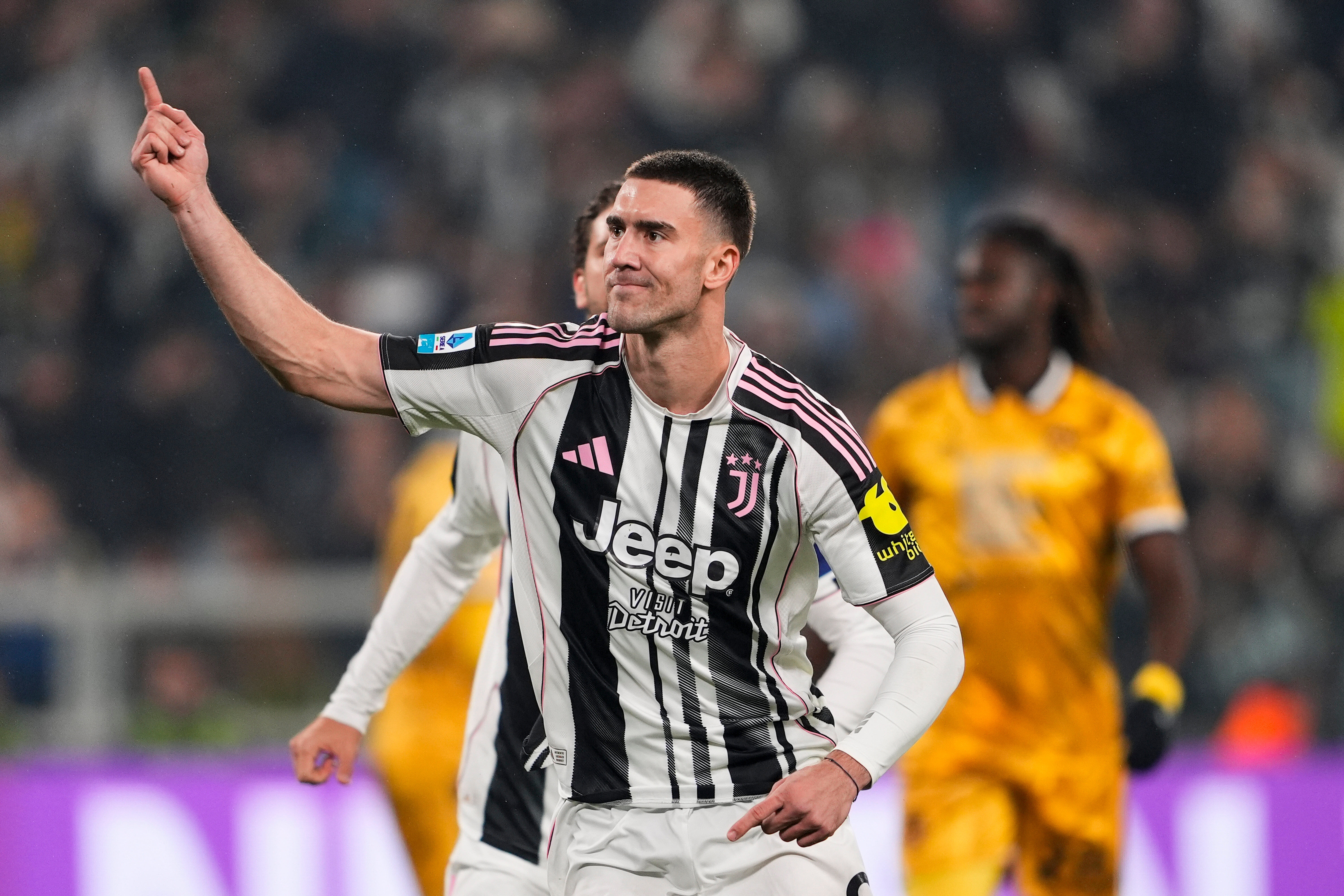 Dušan Vlahović dobija nestvarnu ponudu: Zarađivaće više nego u Juventusu, a tek provizija...