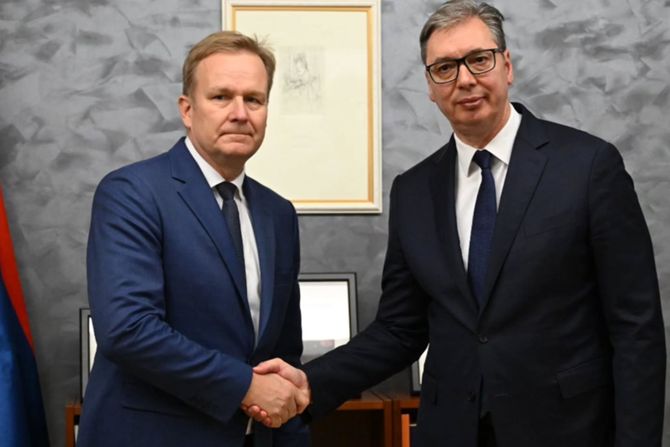 Aleksandar Vučić, Peter Sorensen