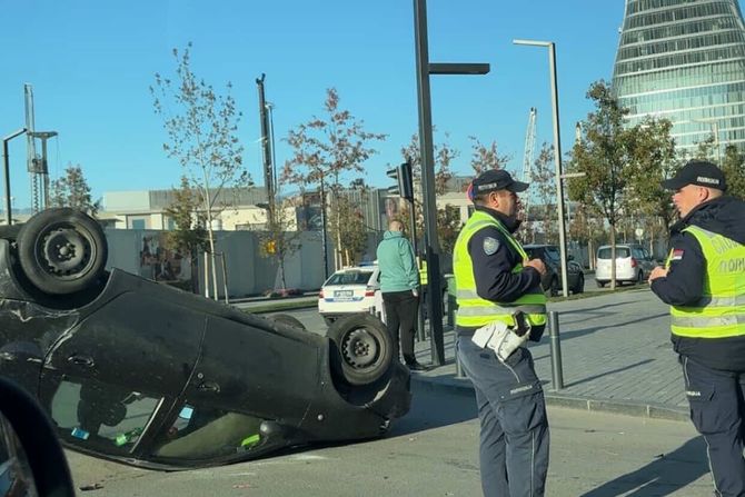 udes, Beograd na vodi, prevrnuo se automobil