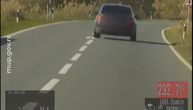 Divljački prema Kovinu: Pogledajte kako "gazi" BMW do 232 na sat, presretači ga odmah zaustavili