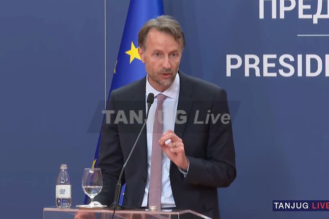 fon Bekerat, Ambasador EU