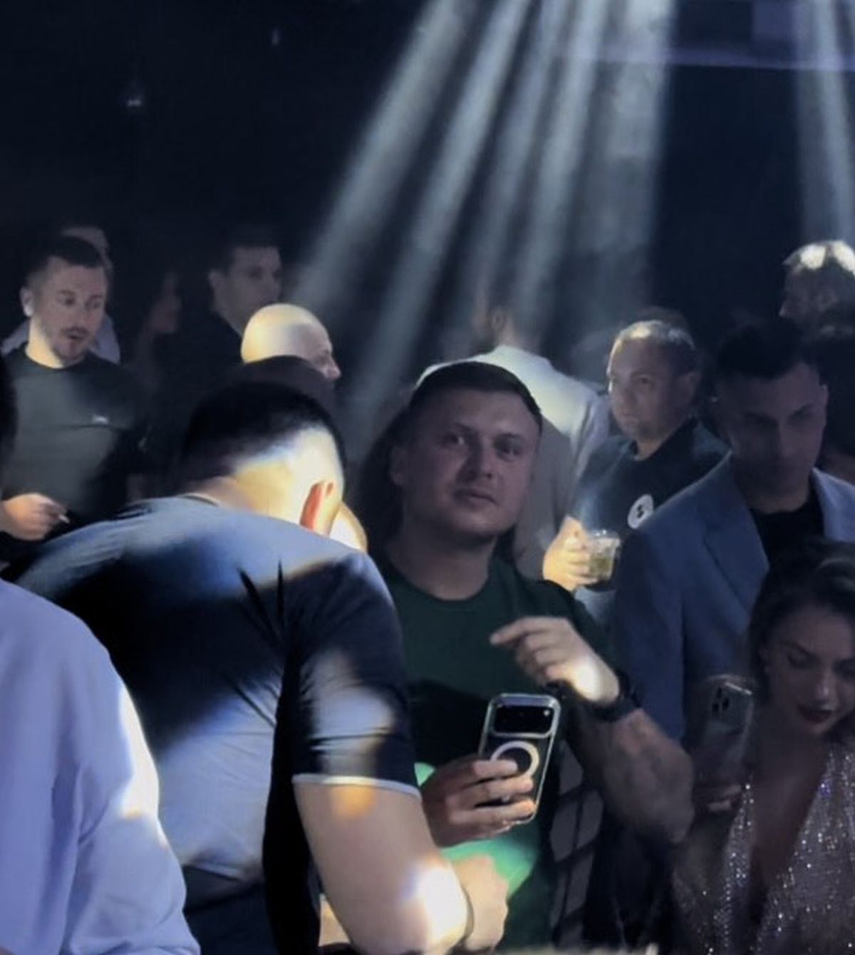 Stefan Karić uhvaćen u provodu: Snimili smo ga u trenutku dok je mislio da ga niko ne gleda, evo sa kim je bio