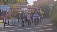 Pretužna scena na sahrani Mladena Žižovića: Sin ljubi krst na čelu tužne povorke