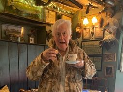 Sir Bendžamin Slajd