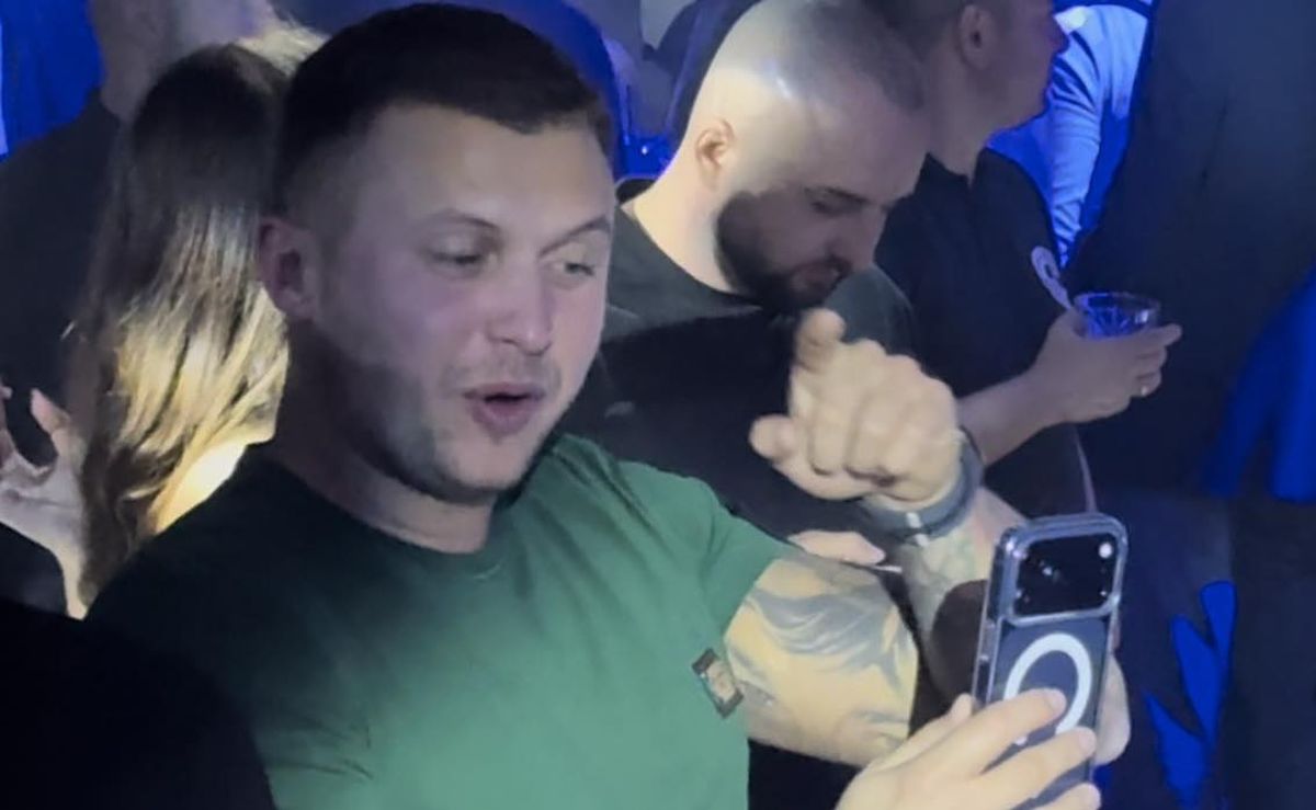 Stefan Karić uhvaćen u provodu: Snimili smo ga u trenutku dok je mislio da ga niko ne gleda, evo sa kim je bio