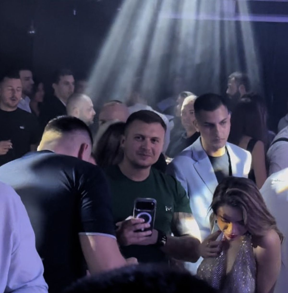 Stefan Karić uhvaćen u provodu: Snimili smo ga u trenutku dok je mislio da ga niko ne gleda, evo sa kim je bio