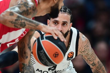 KK Partizan KK Olimpijakos - Dvejn Vašington