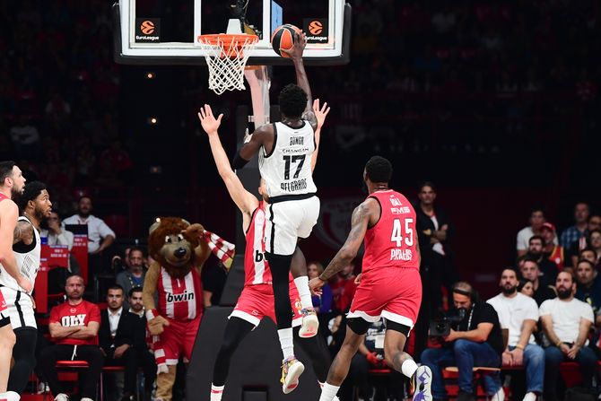 KK Olimpijakos - KK Partizan - Isak Bonga