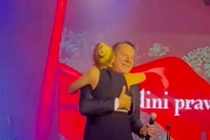 Vlado Georgijev izveo Natašu Bekvalac na scenu