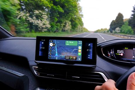 gugl maps navigacija iz auta