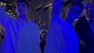 Bodri majku iz prvog reda, Emini srce puno: Jaman i Javuz đuskaju na koncertu, izrasli u prelepe momke