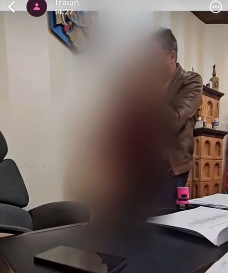 Gradonačelnik i službenica, Traian Simionca