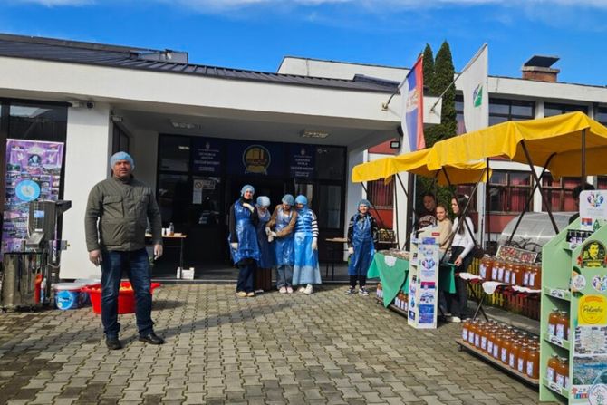 Preko 300 đaka radi u učeničkoj zadruzi u Brodarevu kao što se to radilo nekad