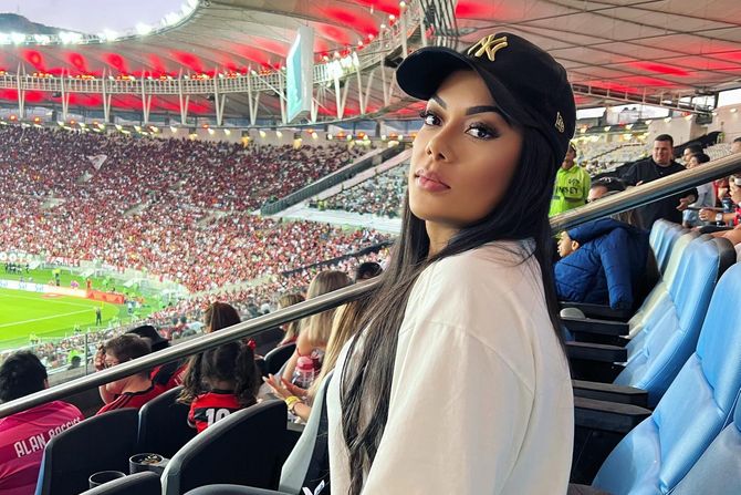 Laryssa, Larisa Simoes