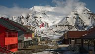 Svalbard u fokusu velesila: Ovde je obavezno nošenje oružja, nema klasičnih sahrana, a sve je okovano snegom