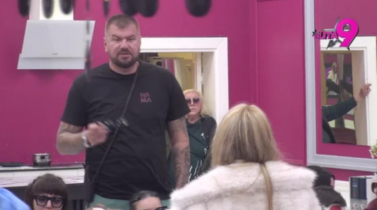 Janjuš urnisao Aneli: Bivši joj sasuo sve u lice, ona prebledela kao krpa "Gledala si kako me gazi 12 ljudi"