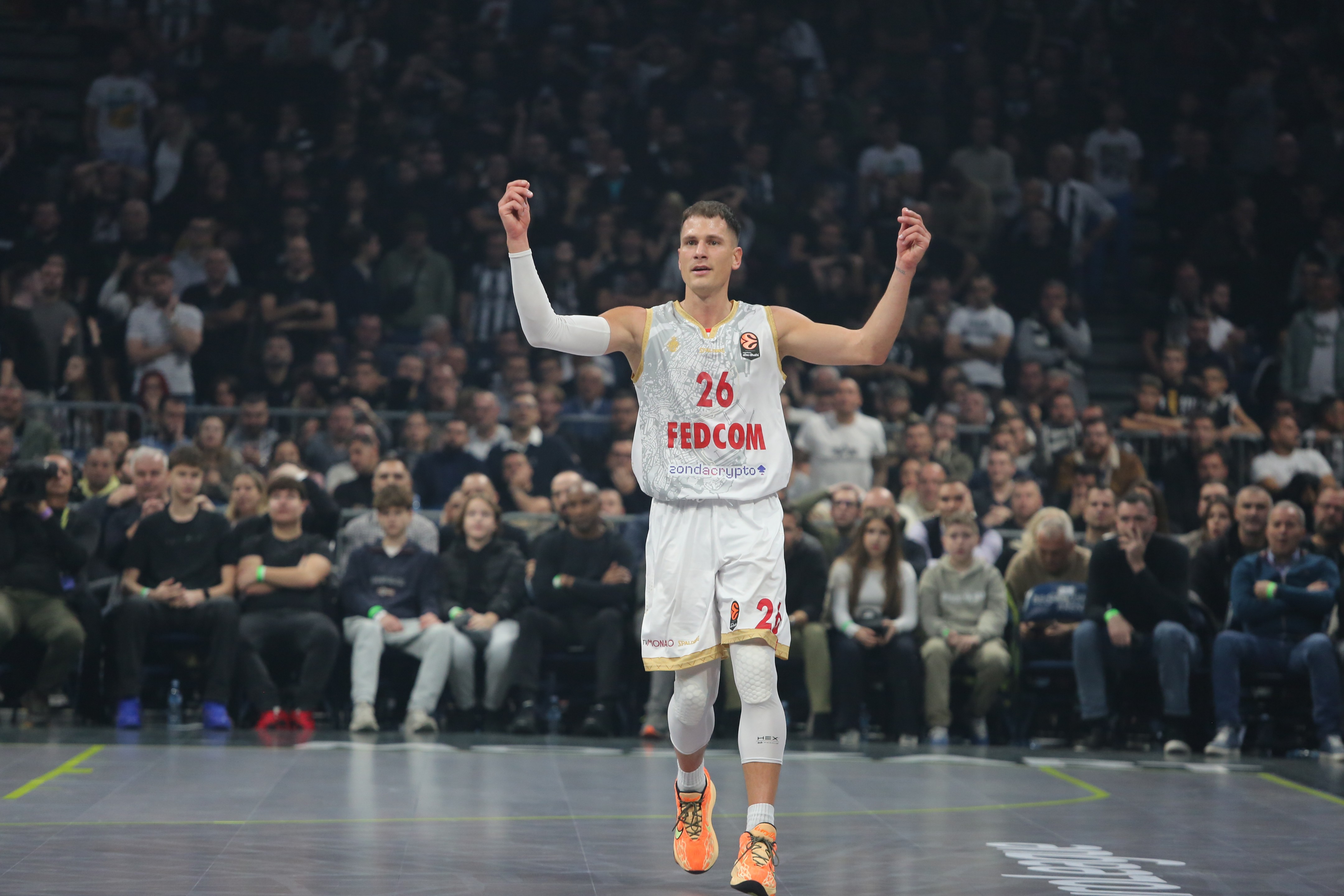 Nedović dobio ovacije voljenih navijača, pa im se obratio: "Velika greška je što sam otišao, ovde je teško"