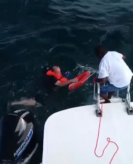 Putnici, krstarenje  potonuo katamaran