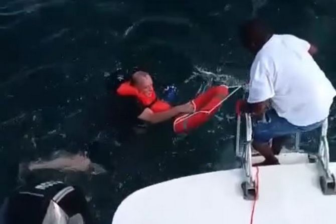 Putnici, krstarenje  potonuo katamaran