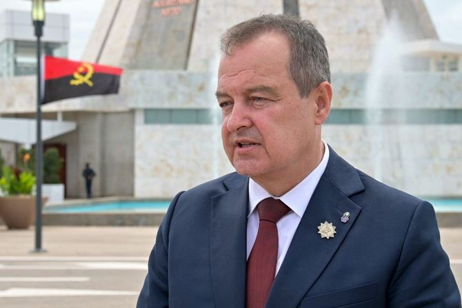 Ivica Dačić, Angola