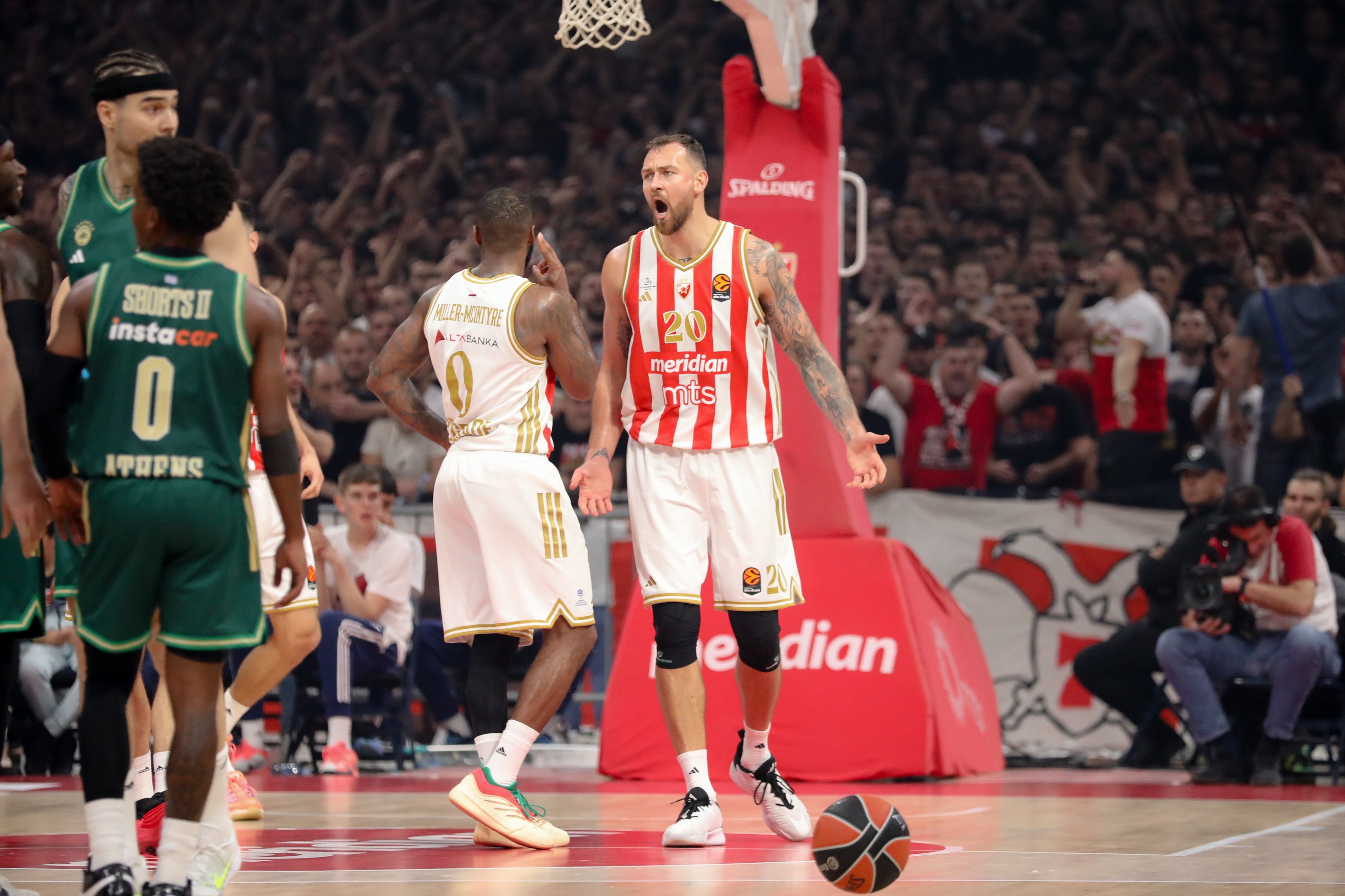 Do juče igrao za Crvenu zvezdu, sada bi mogao da napravi veliko iznenađenje i promeni sport