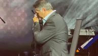 Prekinut koncert, obezbeđenje doletelo do Halida Muslimovića: Situacija se dogodila posle emotivnog momenta