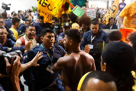 Brazil, klimatski samit, sukob starosedelaca i obezbeđenja