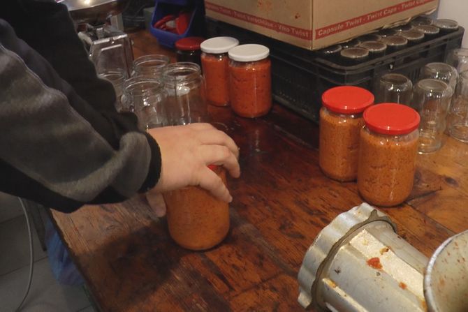 Domaćica Branka Joksić zimnica ajvar srpski kavijar